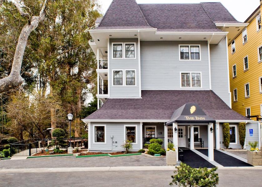 California Saratoga Facade