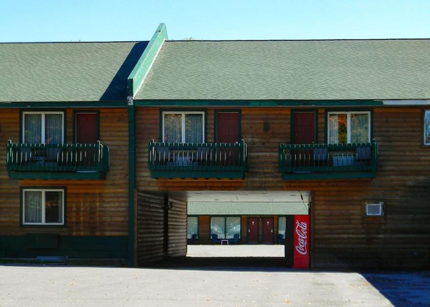 New York Eagle Bay Exterior Detail