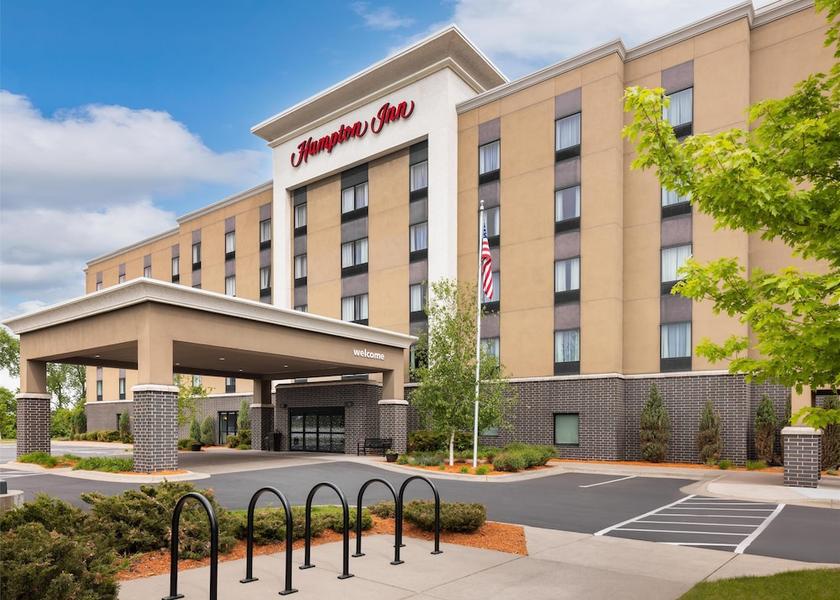 Minnesota Roseville Exterior Detail