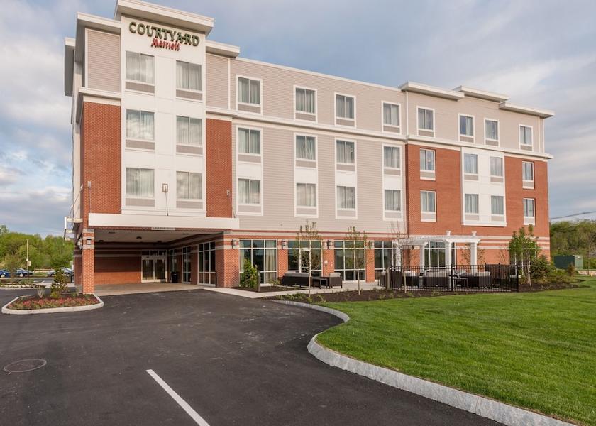 Massachusetts Littleton Facade