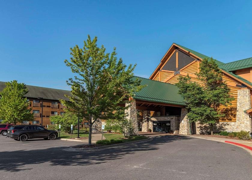 Wisconsin warrens Exterior Detail