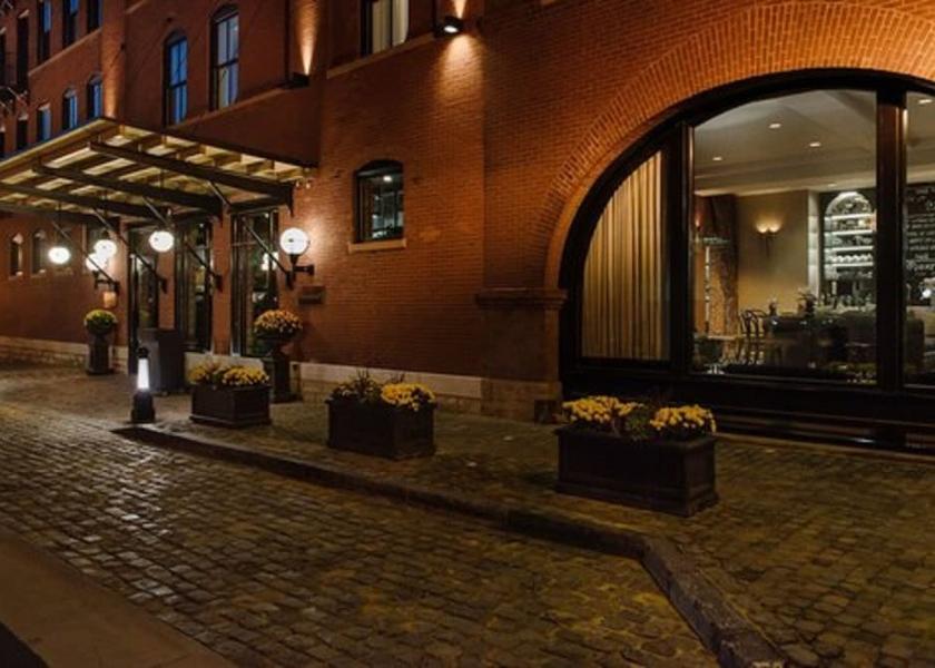 Wisconsin La Crosse Entrance