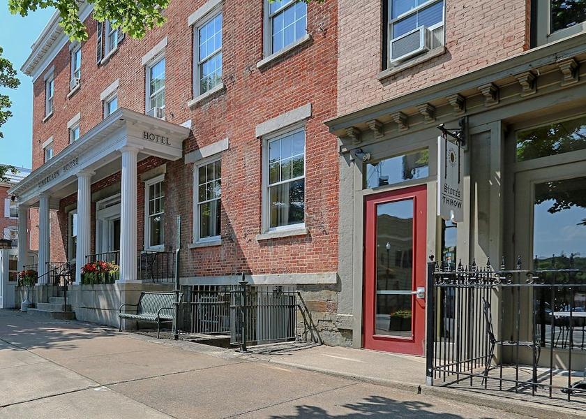 New York cazenovia Facade