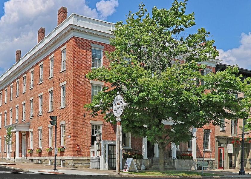 New York cazenovia Facade