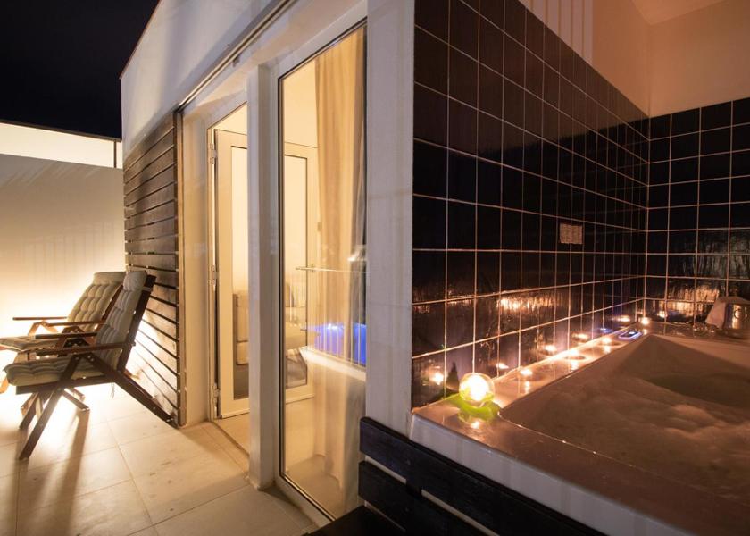  Sal Hotel Exterior