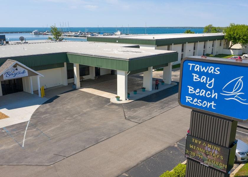Michigan East Tawas Front of property
