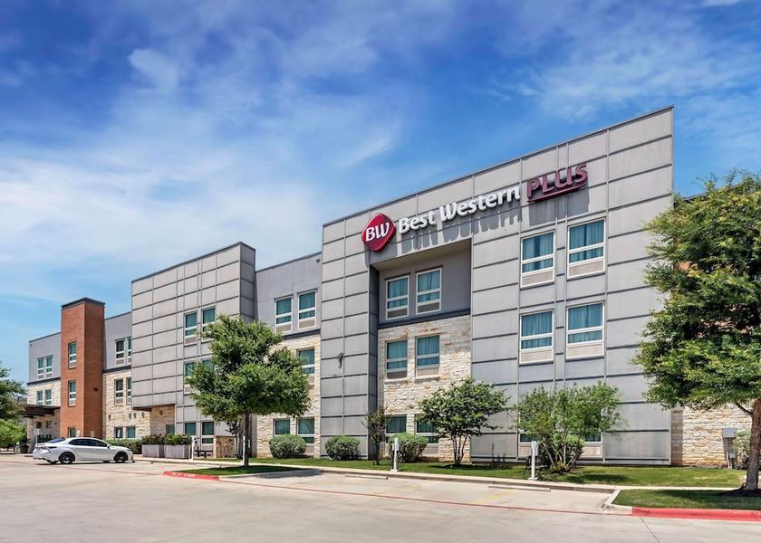 Texas Pflugerville Exterior Detail