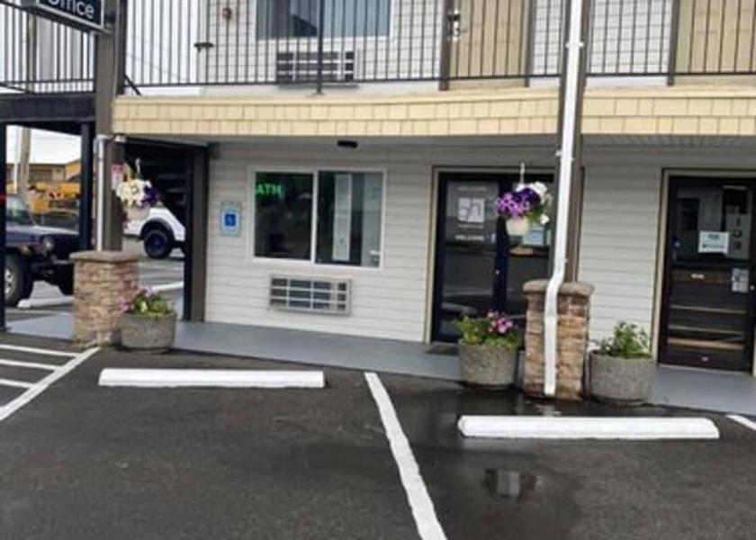 Washington montesano Entrance