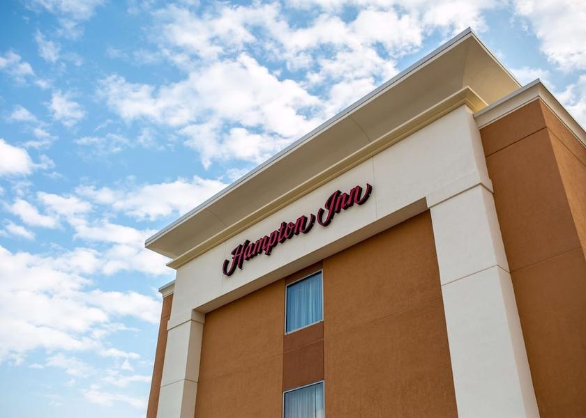 Illinois Pontiac Exterior Detail