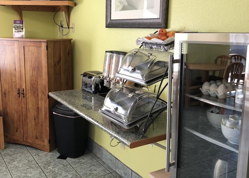 California Cloverdale Breakfast Area