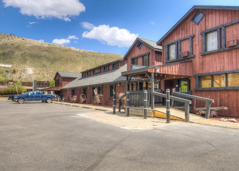 Montana Gardiner Exterior Detail