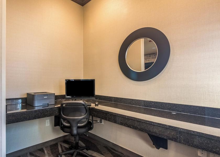 Kansas Lakin Business center
