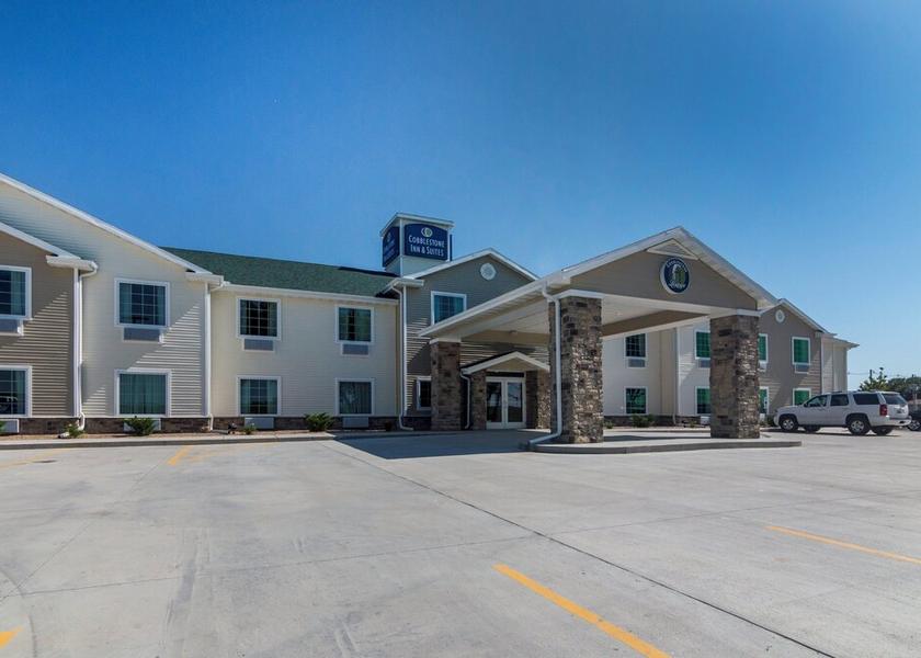 Kansas Lakin Exterior