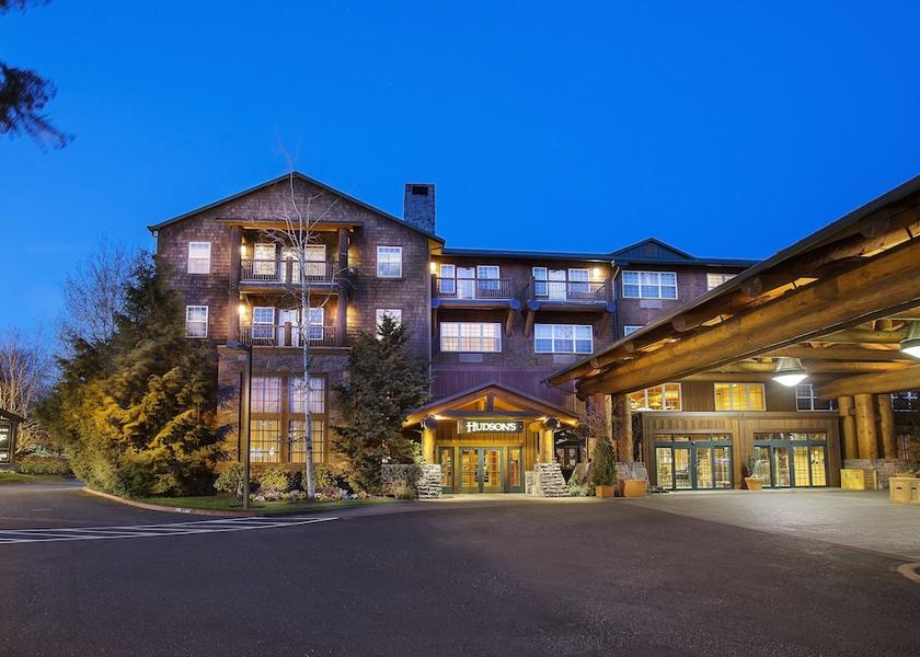 Washington Vancouver Front of property - evening/night