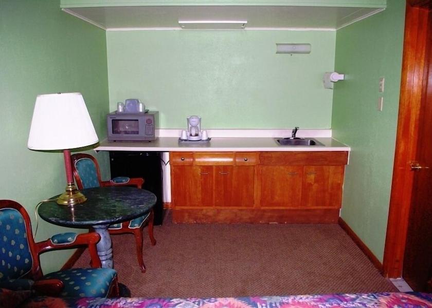 Colorado Lamar Kitchenette