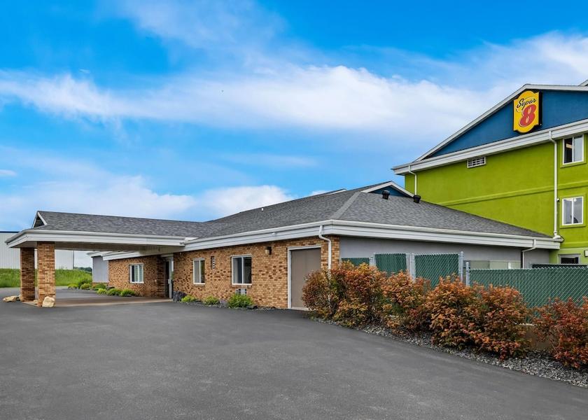 Wisconsin Osseo Exterior Detail