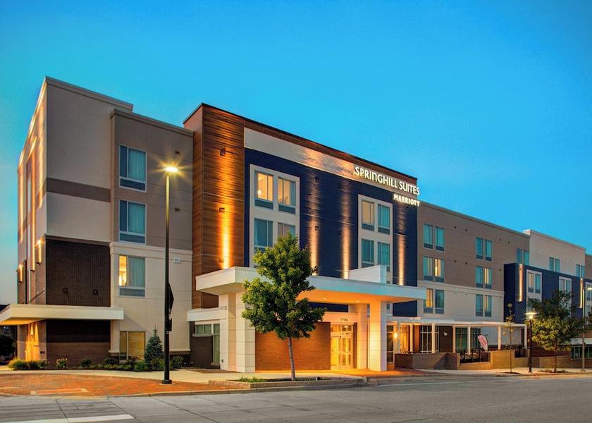 Kansas Lenexa Exterior Detail