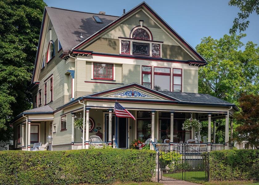 New York Skaneateles Facade