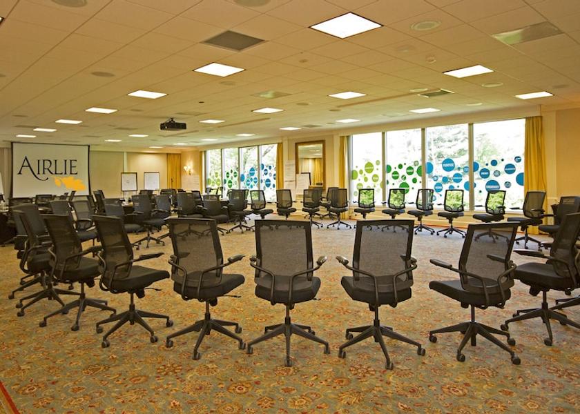 Virginia Warrenton Meeting Room