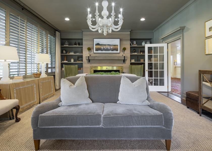 Virginia Warrenton Lobby