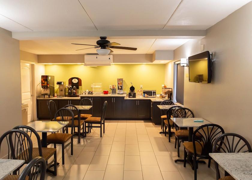 Alabama Monroeville Breakfast Area