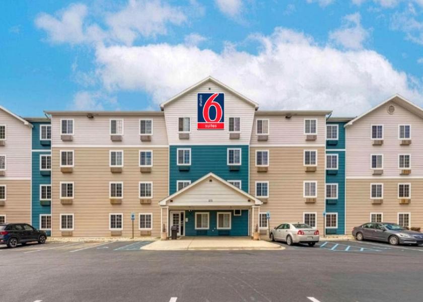 Alabama Pelham Hotel Exterior