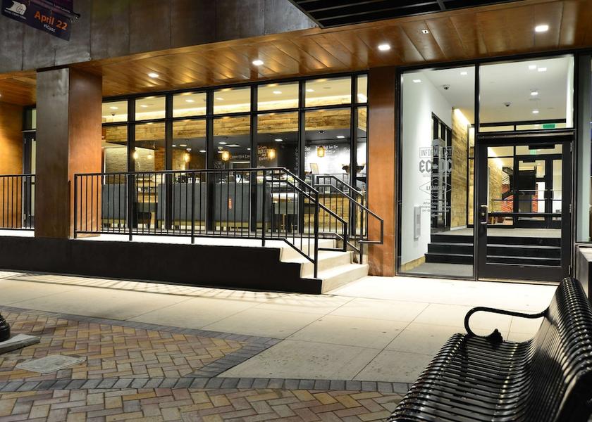 Wisconsin Eau Claire Exterior Detail