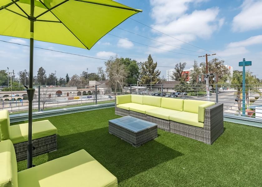 California North Hollywood Terrace/patio