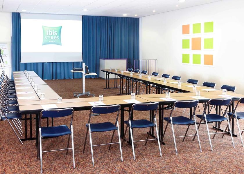 Provence - Alpes - Cote d'Azur Arles Meeting Room