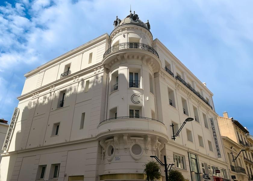 Provence-Alpes-Côte d'Azur Cannes Front of property