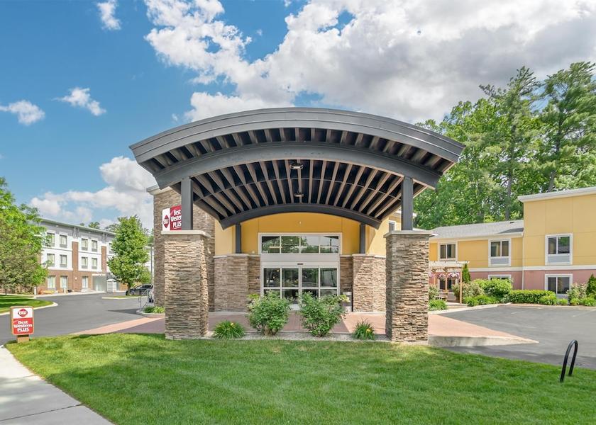 Michigan Traverse City Exterior Detail