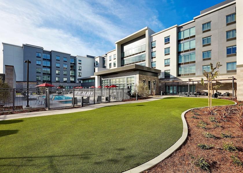 California Long Beach Exterior Detail