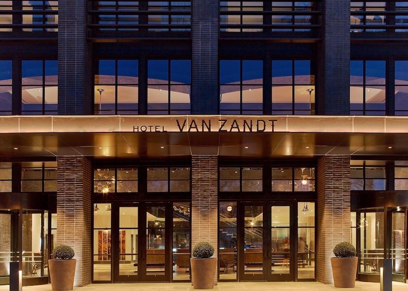 Texas Austin Front of property - evening/night