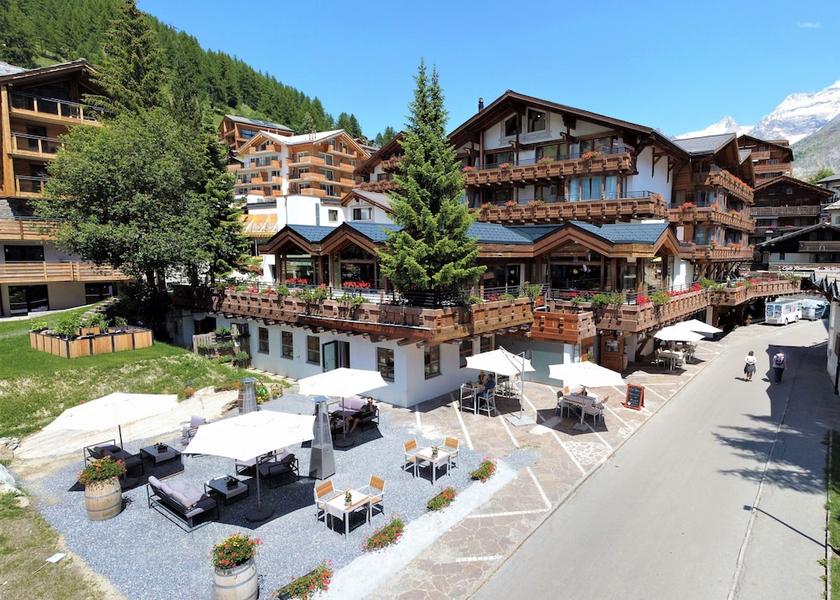 Valais Saas-Fee Front of property - evening/night