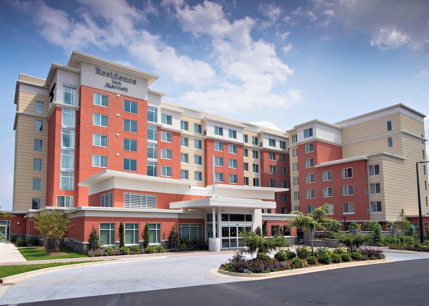 Georgia Dunwoody Exterior Detail