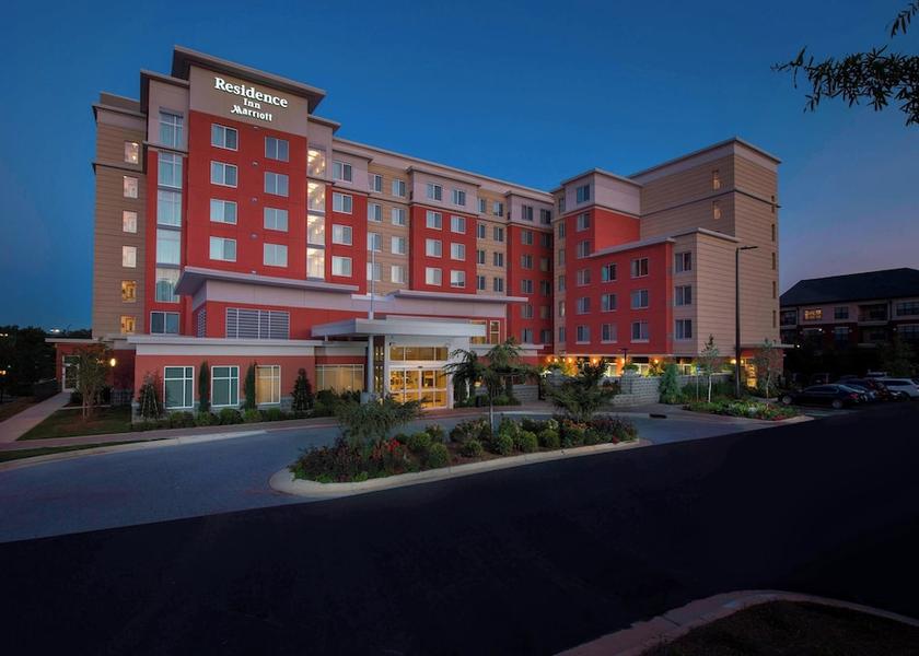 Georgia Dunwoody Exterior Detail