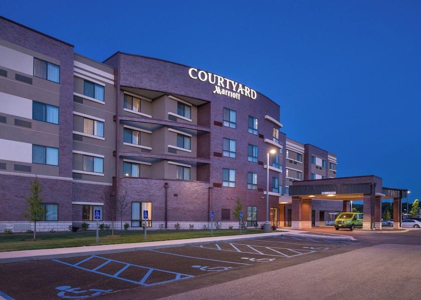 Missouri Chesterfield Exterior Detail