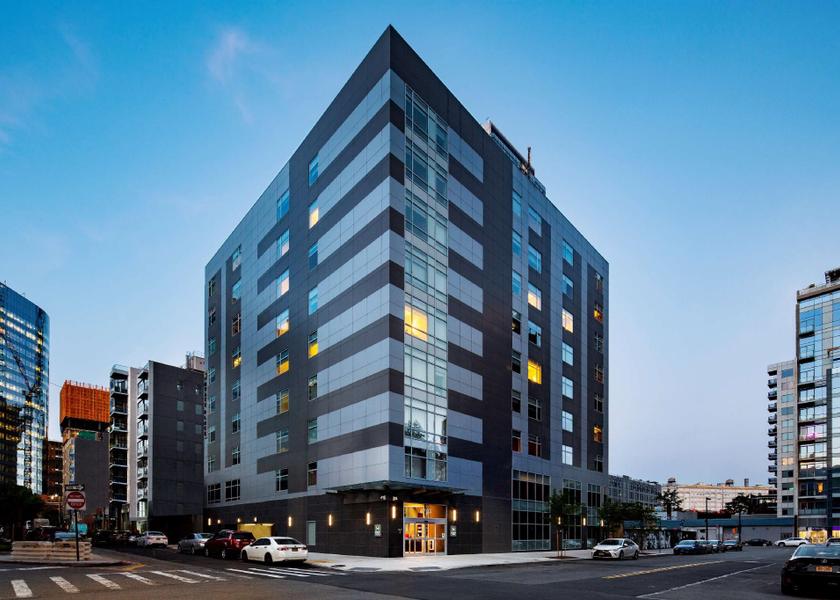 New York Long Island City Hotel Exterior