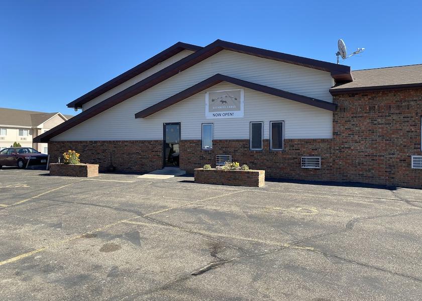 Montana Glendive Exterior Detail