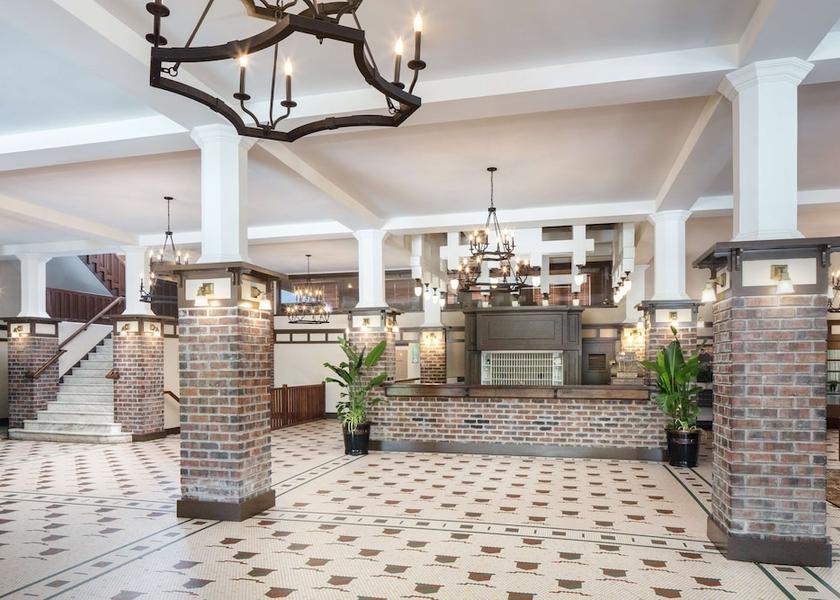 Missouri Excelsior Springs Lobby