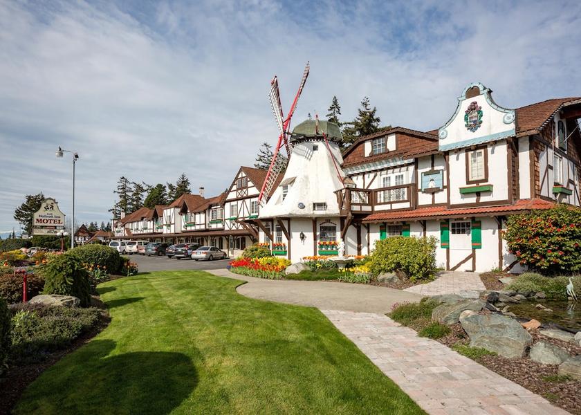 Washington Oak Harbor Facade