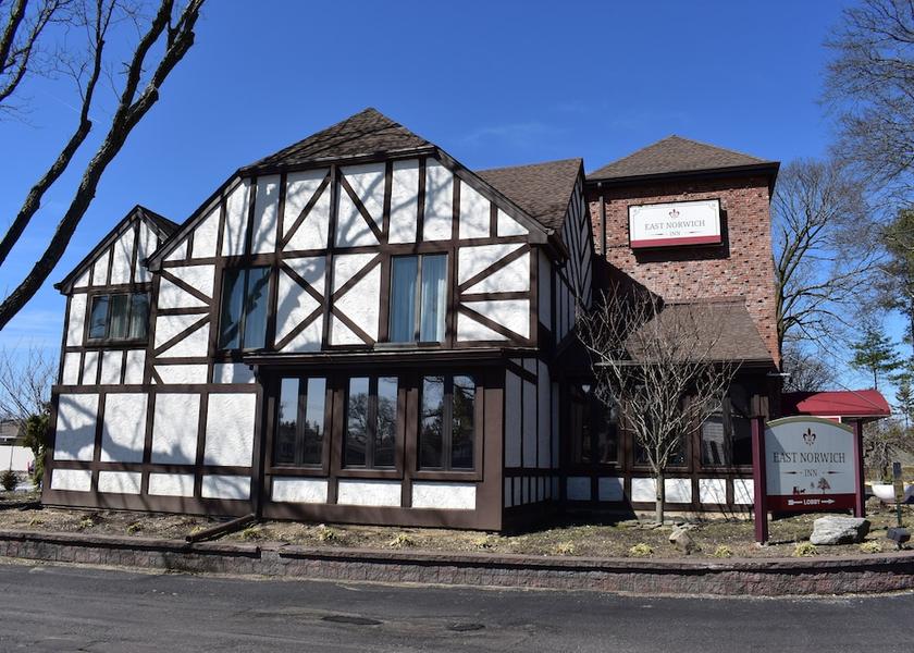 New York East Norwich Exterior