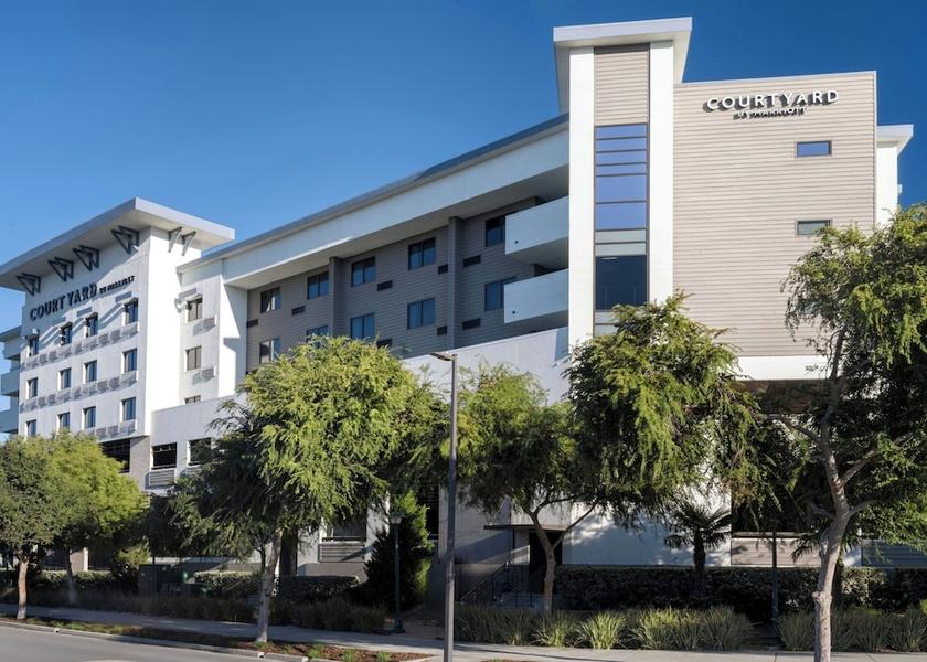 California Redwood City Exterior