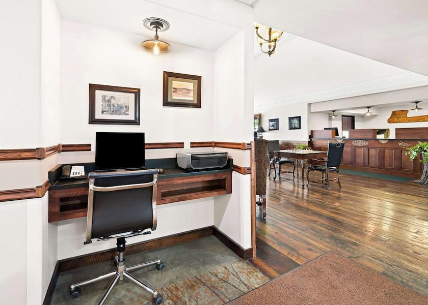 Oregon La Pine Business center