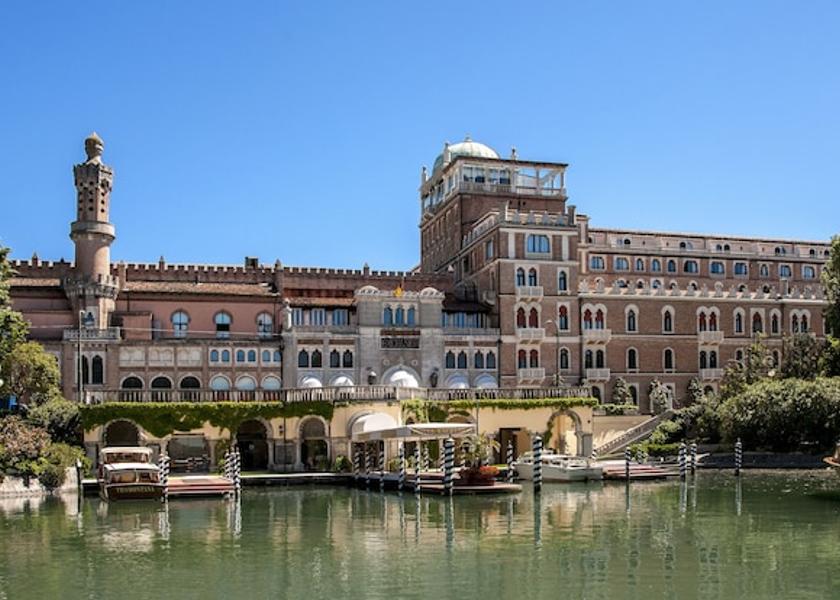 Veneto Venice Exterior Detail