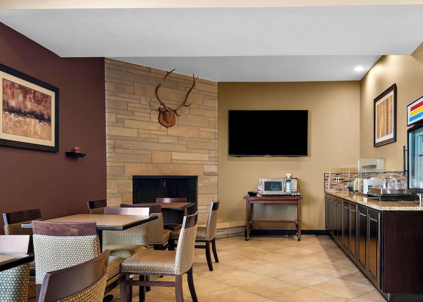 Illinois Savoy Breakfast Area