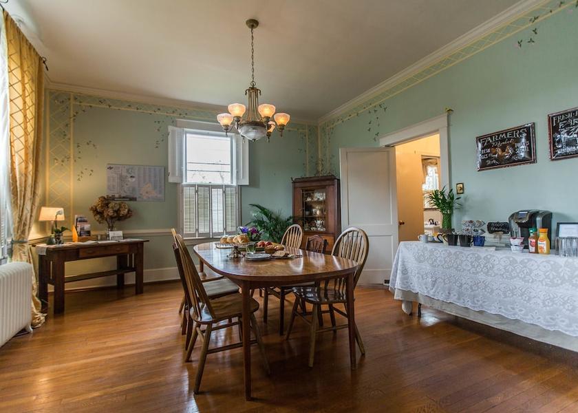 Virginia Culpeper Breakfast Area