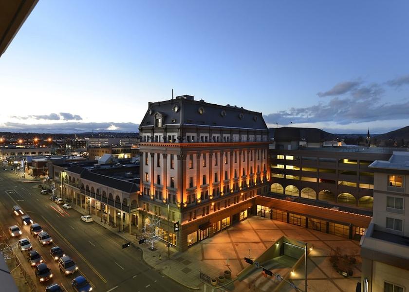 Washington Yakima Facade