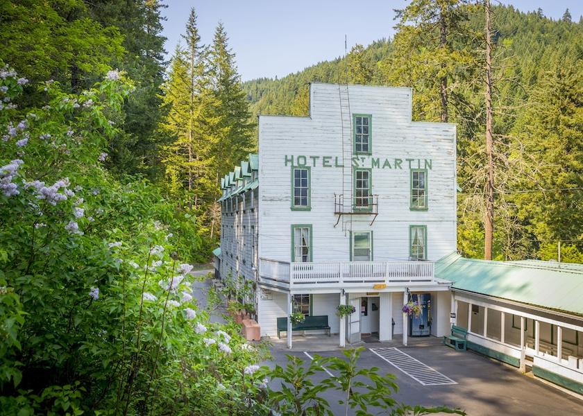 Washington Carson Facade