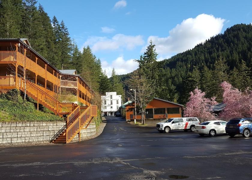 Washington Carson Facade